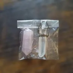天然石 ローズクォーツと水晶 ポイント型チャーム 新品未使用