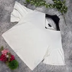 ✨INDIVI✨サイズ38(M) Vネック フレアスリーブ Tシャツ ホワイトのサムネイル
