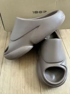 1807/イチハチゼロナナ STAR SLIPPERSスライドサンダル　ブラウンのサムネイル