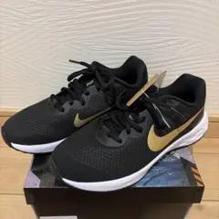 新品未使用タグ付き‼️NIKE ナイキ レボリューション 6 スニーカー　22.5