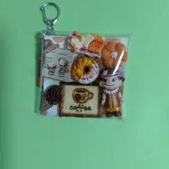 ガチャ詰めポーチ キーホルダー ペコちゃん