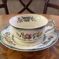 スポード　AVONDALE 花柄ティーカップとソーサーセット（貫入あり）