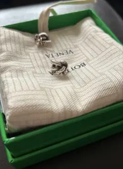 Bottega Veneta ノットピアス シルバーのサムネイル