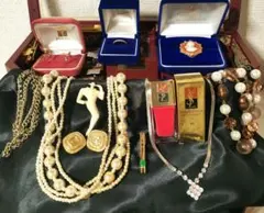 遺品整理 大量アクセサリー イヴ・サンローラン カメオ 指輪 金色 喜平 等