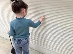 キッズ　子供服　長袖トップス　フリル