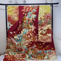 葵*様 引き振袖 正絹 ピンク地 鶴と草花柄 - メルカリ