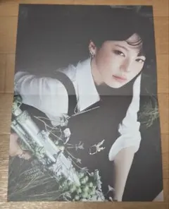NiziU：FOLDER POSTER『Sour Grapes』 アヤカ