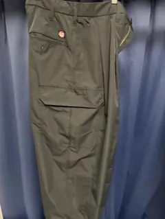 黒カーゴパンツ