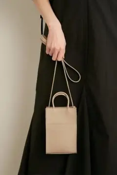 emmi スクエア ショルダーバッグ ベージュ 新品　未使用のサムネイル