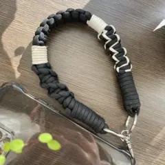 スマホストラップ　ハンドストラップ　パラコード　ハンドメイド