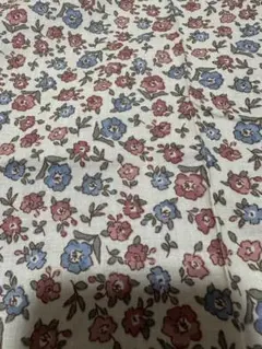生地　ハギレ　小花　約105×50cm