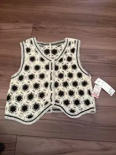 刺繍入り　ブラックアイボリー　ベスト Mサイズ