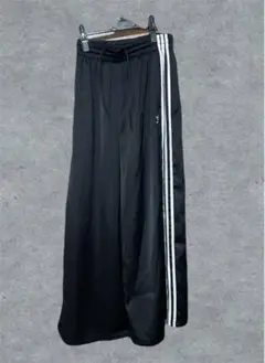 adidas ワイドサテンレッグパンツ