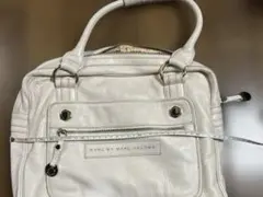 MARC BY MARC JACOBSのベージュがかったアイボリーのバッグ！