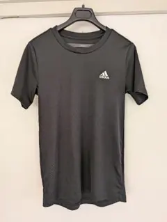 アディダス　adidas　半袖Tシャツ　140サイズ　黒
