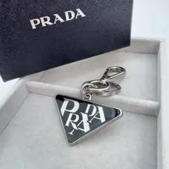 【箱付き】PRADA キーリング　三角ロゴ　ブラック　シルバー