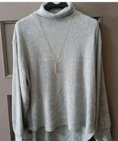 美品 しまむら リブ編みラメ織り セーター M ネックレス付き グレー 晴れ色