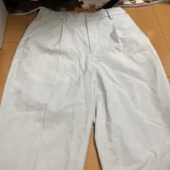 GU ライトグレー プリーツスラックス Sサイズ