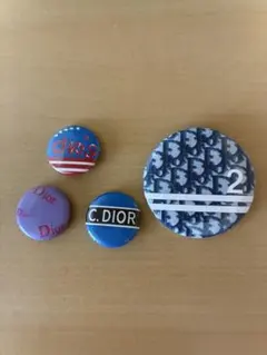 Dior レア　ヴィンテージ品 ジョン・ガリアーノ缶バッチブローチセット 4点のサムネイル