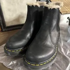 Dr. Martens ファー付きサイドゴアブーツ ブラック