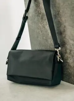 コラージュ パピヨネ シュリンクリン ショルダーバッグ レザー 牛革 黒
