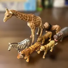 動物フィギュア7体セット（キリン・ライオン・トラなど）