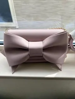 リボン付きピンクショルダーバッグ
