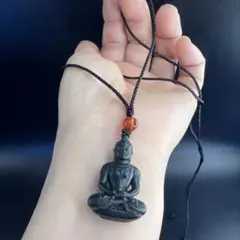 天然無処理　和田玉【塔清】緑翡仏像姿彫りのペンダントD10135