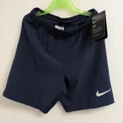 140 新品タグつき　Nike ネイビー ハーフパンツ