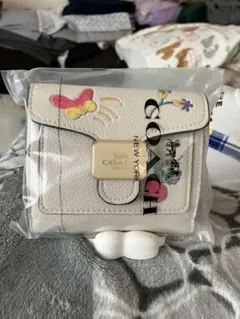 COACH 花と蝶の二つ折り財布