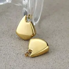 ゴールドピアス 大ぶり 綺麗め 上品