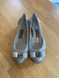 Ferragamo シルバー リボン付き フラットシューズ
