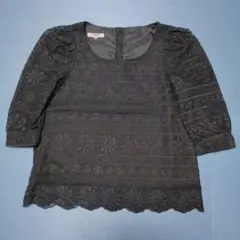 S 新品 ナチュラルビューティーベーシック 花柄 刺繍 ブラウス 黒 ブラック