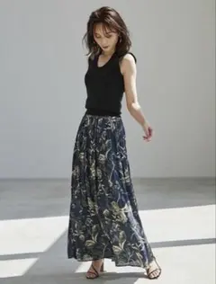 ボタニカル柄 ロングスカート ネイビーのサムネイル