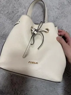 FURLA ホワイトレザー巾着バッグ