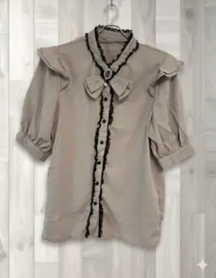 【レア】Rojita ロジータ ベージュ フリル ブラウス 半袖 ブローチ付き