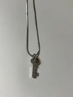 シルバーカラー 鍵モチーフ ネックレス