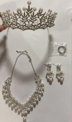 《ブライダルアクセサリー 3点セット》ピアス/ネックレス/ティアラ
