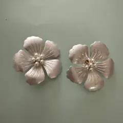 シルバー花型ピアス（淡水パール付き）