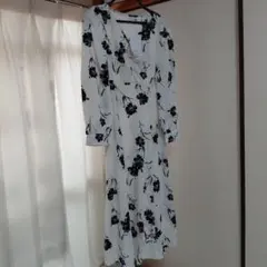 門脇伶奈 コラボ　花柄ワンピース Mサイズ　白