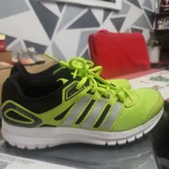 adidas duramo ネオンイエロー スニーカー