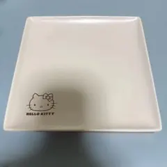 ハローキティ 四角いお皿 ローソン　サンリオ　白　陶磁器　HELLO KITTYのサムネイル