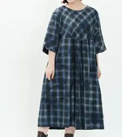 新品 アズノゥアズオオラカ 大きくバンダナプリントワンピース 黒