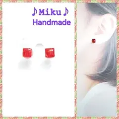 No.602-D　琉球ガラス⭐樹脂ポストピアス☆5mmキューブ型☆レッド