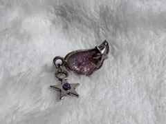 紫 星型チャーム付き羽型ピアス(片耳用)