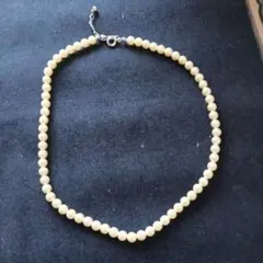クリーム色パール風ビーズネックレス