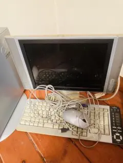 ジャンク品富士通 FMV デスクトップPC 本体 キーボードセットのサムネイル