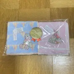 クマとドレスのイラスト入りタオルハンカチ2枚セット