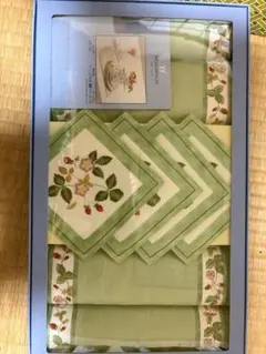 WEDGWOOD ストロベリー柄 ランチョンマットセットのサムネイル