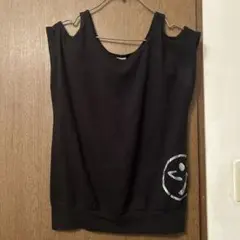 肩出しフィットネスブランド Zumba (ズンバ) のタンクトップ